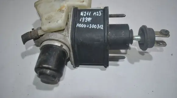 Mercedes-Benz E W211 Brake booster A0004300312