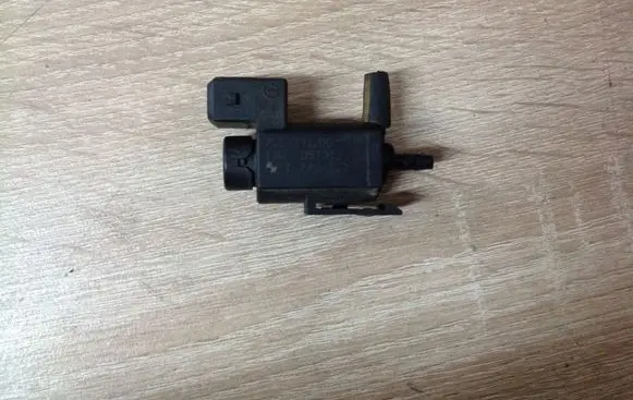 BMW 5 E60 E61 Vacuum valve 72234100 05T312