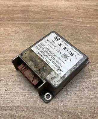 Volkswagen PASSAT B4 Airbag control unit/module 357959656 5WK4075
