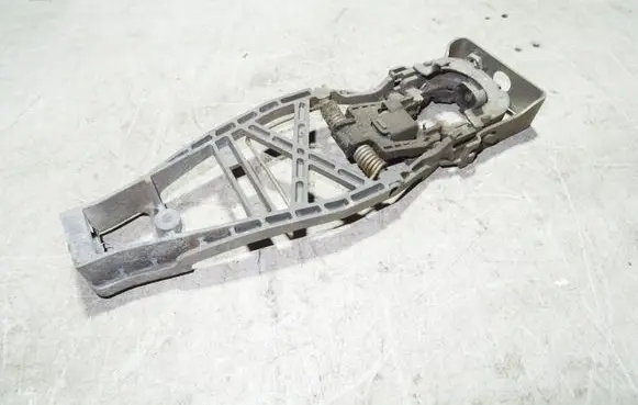 Rear door exterior handle/bracket