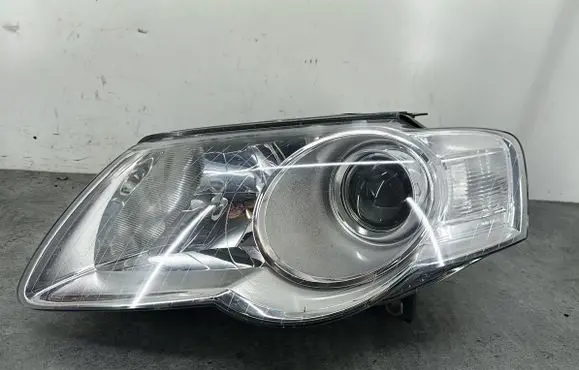 Volkswagen PASSAT B6 Headlight/headlamp