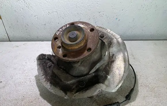 BMW 1 F20 F21 Front wheel hub spindle knuckle 6792286