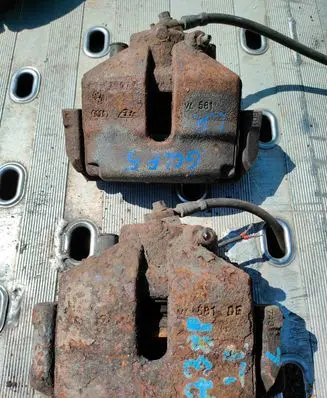 Volkswagen Golf V Front brake caliper
