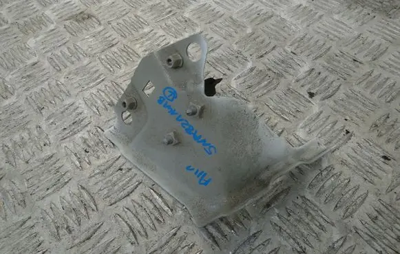 Volkswagen Tiguan Fender mounting bracket