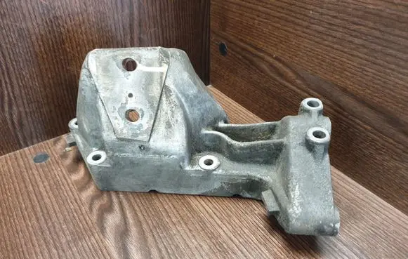 Iveco Daily 35 - 40.10 Engine mounting bracket 504054088
