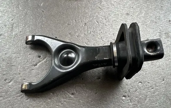 Nissan Terrano Clutch release arm fork 305317F000
