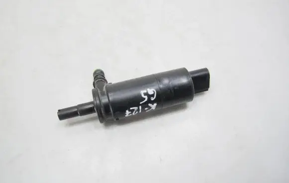 Volkswagen Golf V Headlight washer pump 3B7955681