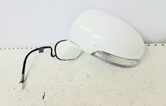Toyota Avensis T270 Front door electric wing mirror
