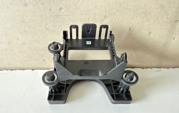 Volkswagen PASSAT B8 Distronic sensor bracket 3Q0907704A