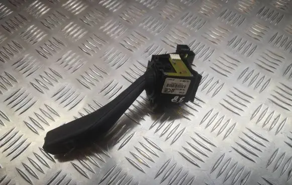 Volkswagen Golf V Indicator stalk 1K0953513F