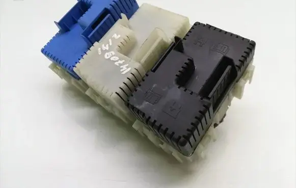 Peugeot 307 Fuse module 6G9T-14C507-AB K067N