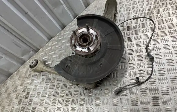Tesla Model S Front wheel hub P103060600D S16A17C0050274