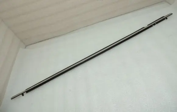 Toyota Avensis T270 Front door glass trim molding 7571105020
