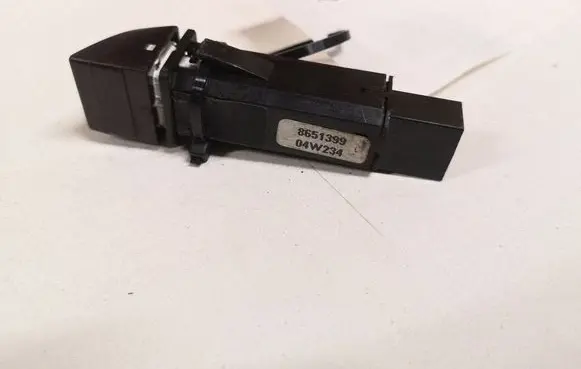 Volvo V50 Hazard light switch 8651399 04W234