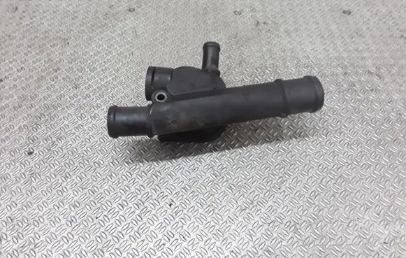 Volkswagen Golf IV Engine coolant pipe/hose 038121133