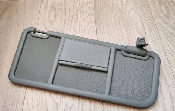 Sun visor