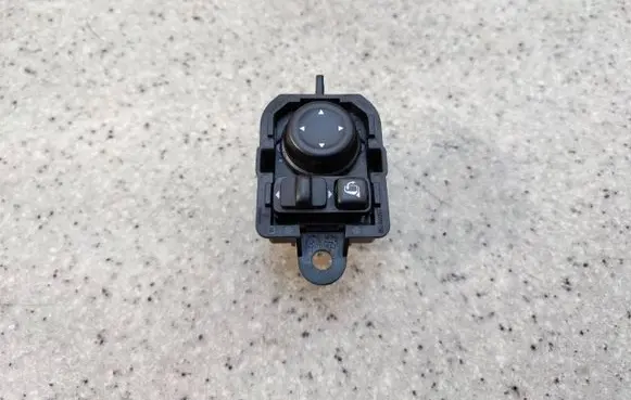 Wing mirror switch