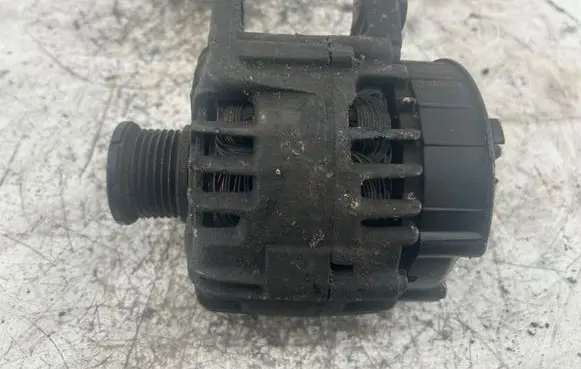Opel Vivaro Generator/alternator TG15C058 211103591 2542966G