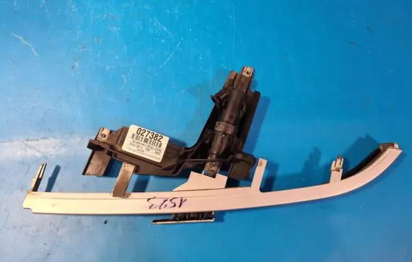 BMW 3 E36 Windshield washer spray nozzle 1300390089