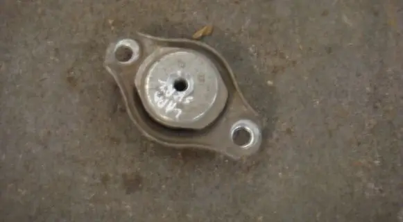 Fiat 500 Engine mounting bracket