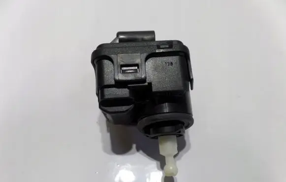 Audi A6 S6 C5 4B Headlight level adjustment motor 8L0941295