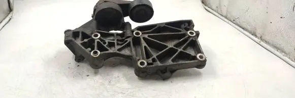 Engine mounting bracket