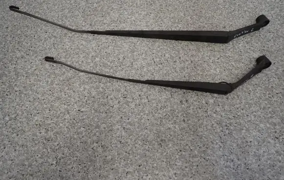 Mitsubishi Colt Front wiper blade arm