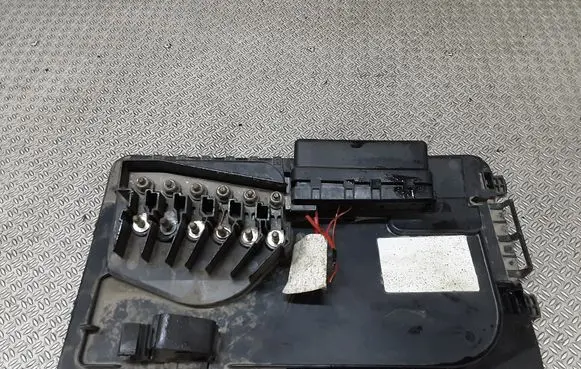 Volkswagen Polo Fuse module 6Q0937550C