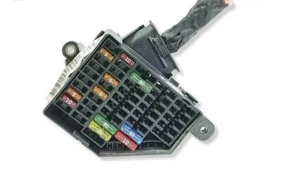 Volkswagen PASSAT B6 Fuse box set 3C0880204E