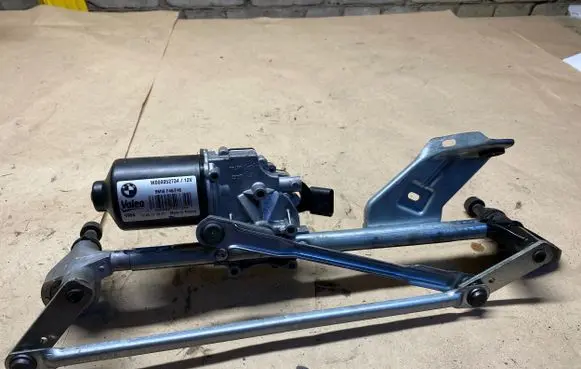 BMW 2 F46 Front wiper linkage and motor 7301043 W53490 171501