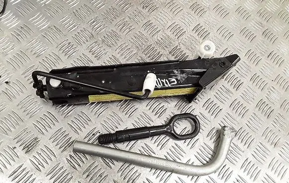 Audi A7 S7 4G Tool set 4g0011031