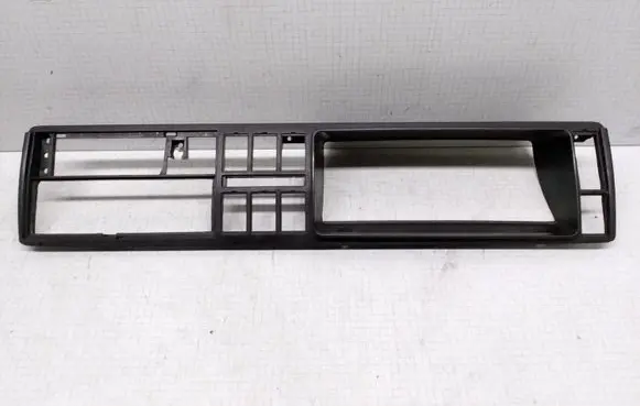 Volkswagen Jetta II Dashboard center trim panel 191857243A