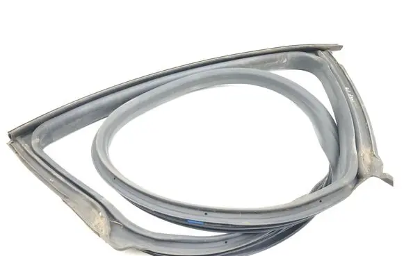 Maserati Ghibli Rear door rubber seal (on body)