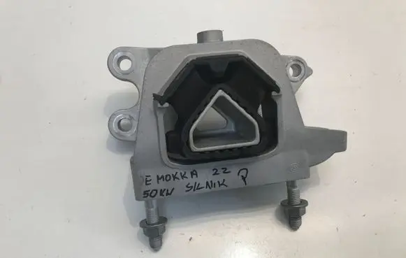 Engine mount vacuum valve