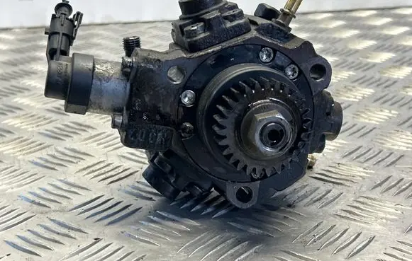 Nissan X-Trail T31 Fuel injection high pressure pump 0445010223 4269983 8200690744