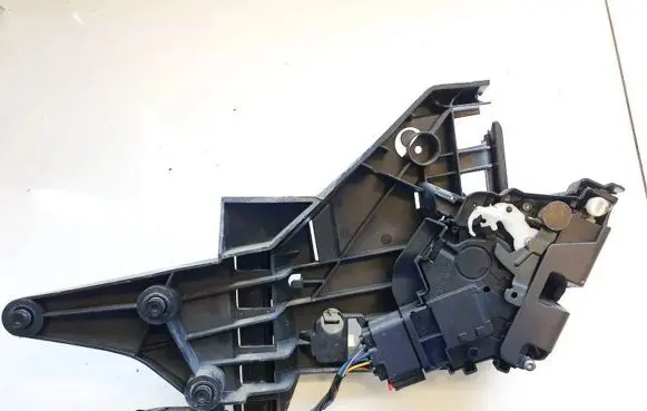 Volvo S80 Front door lock 30661075 983054