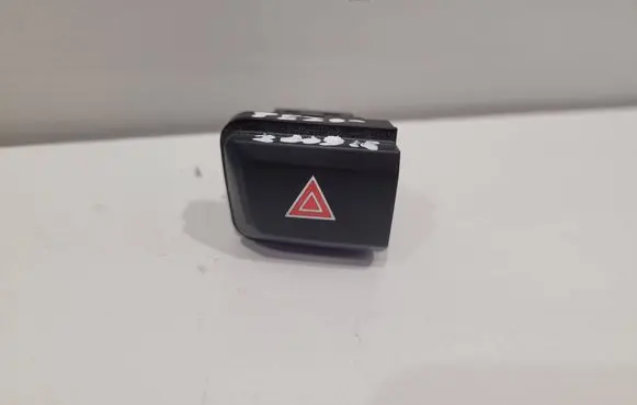 Peugeot 2008 I Hazard light switch 96750916