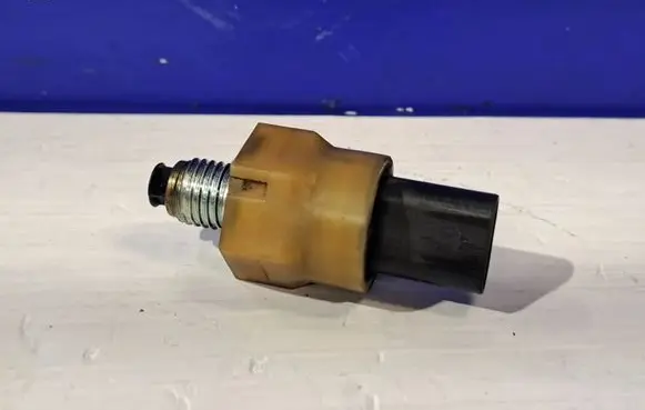 Volvo V60 Oil pressure sensor 31405635