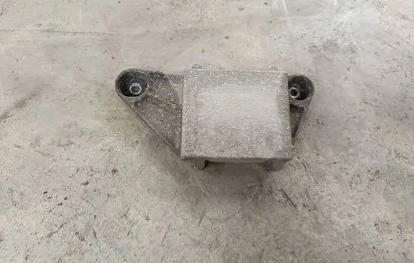 Jaguar XE Rear differential/diff mount bracket GX734B148CB