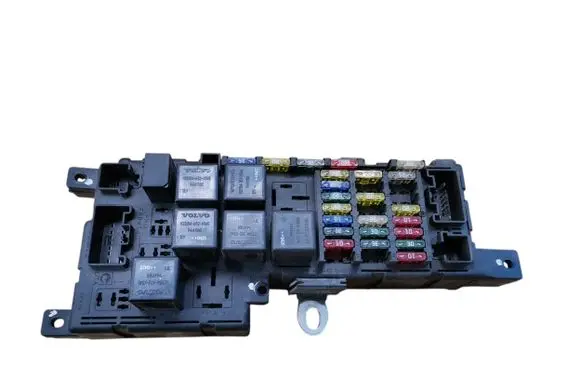 Volvo V70 Fuse box set 30728008 518828108 205654