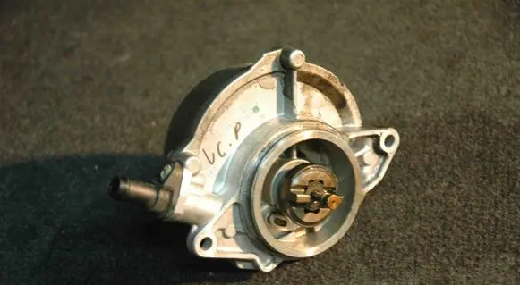 Audi A6 S6 C6 4F Vacuum pump 157145100