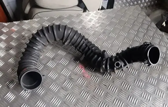 Renault Trafic II (X83) Intercooler hose/pipe 8200607746