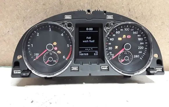 Volkswagen PASSAT CC Speedometer (instrument cluster) 3C8920880G