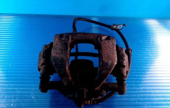 Toyota Avensis T270 Front brake caliper Y04303