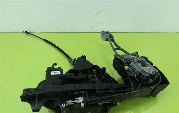 Volvo V50 Front door lock 98591430784046