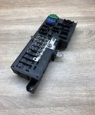 Volvo V70 Fuse module 30728008 518828108