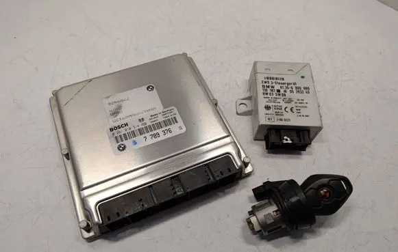 BMW 5 E39 Engine ECU kit and lock set 7789376 13617789376 0281010314