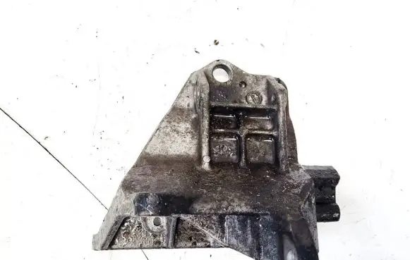 Subaru Outback Engine mounting bracket