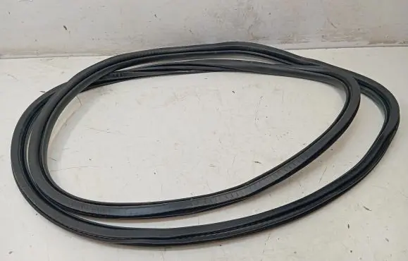Peugeot 5008 II Front door rubber seal 9811537480