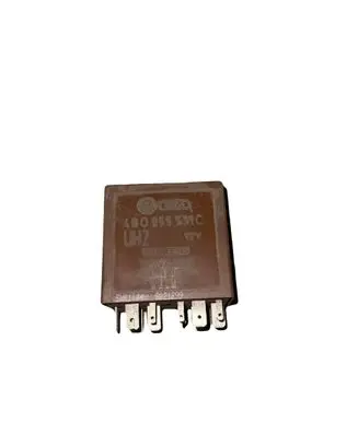 Volkswagen PASSAT B5 Window wiper relay 4B0955531C